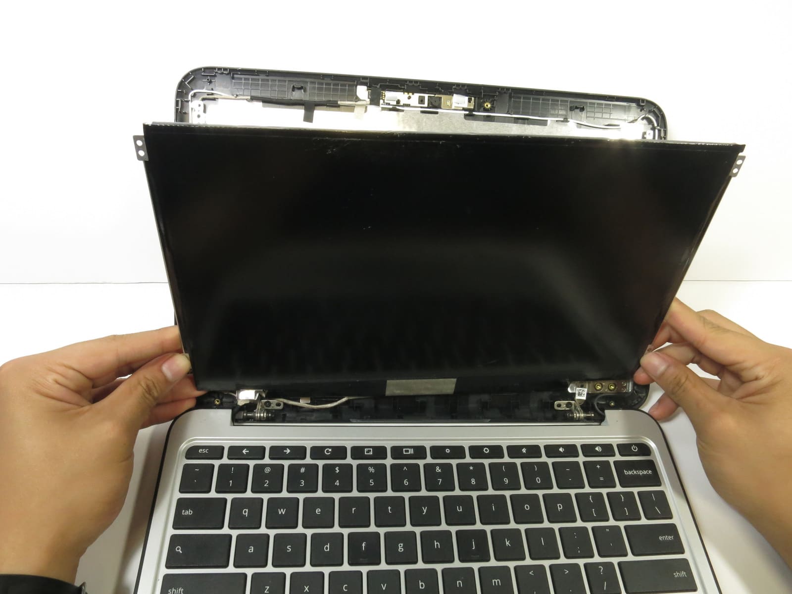 thay m&agrave;n h&igrave;nh laptop quận 2
